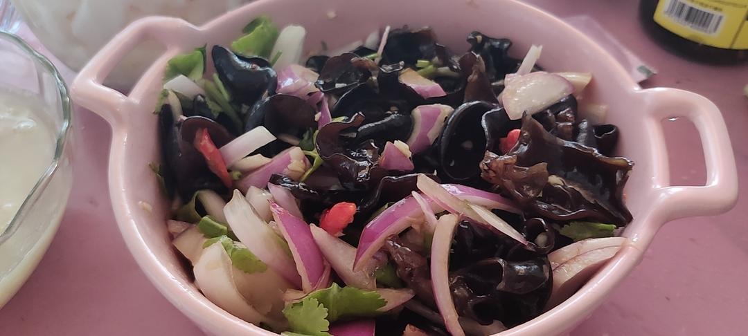 凉拌洋葱木耳–通血管开胃快手凉菜