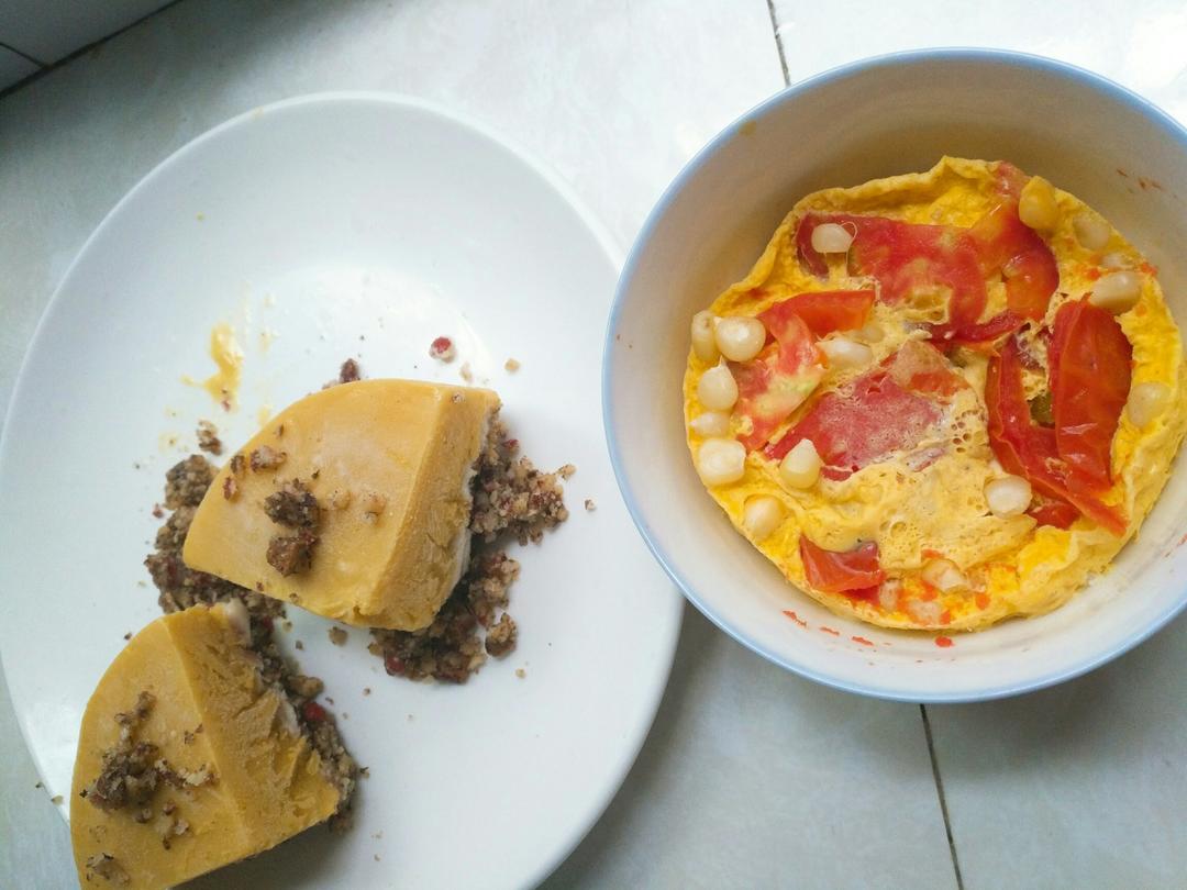 蓝莓开心果双重纯素无麸质免烤蛋糕