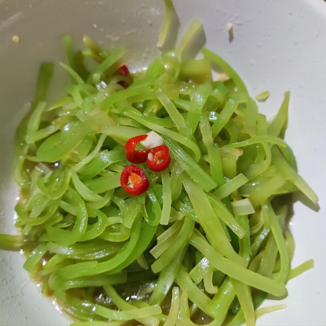 凉拌莴笋丝｜清脆爽口