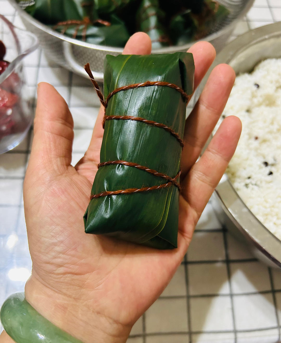 阿时的小食光做的四角长粽子的包法有视频