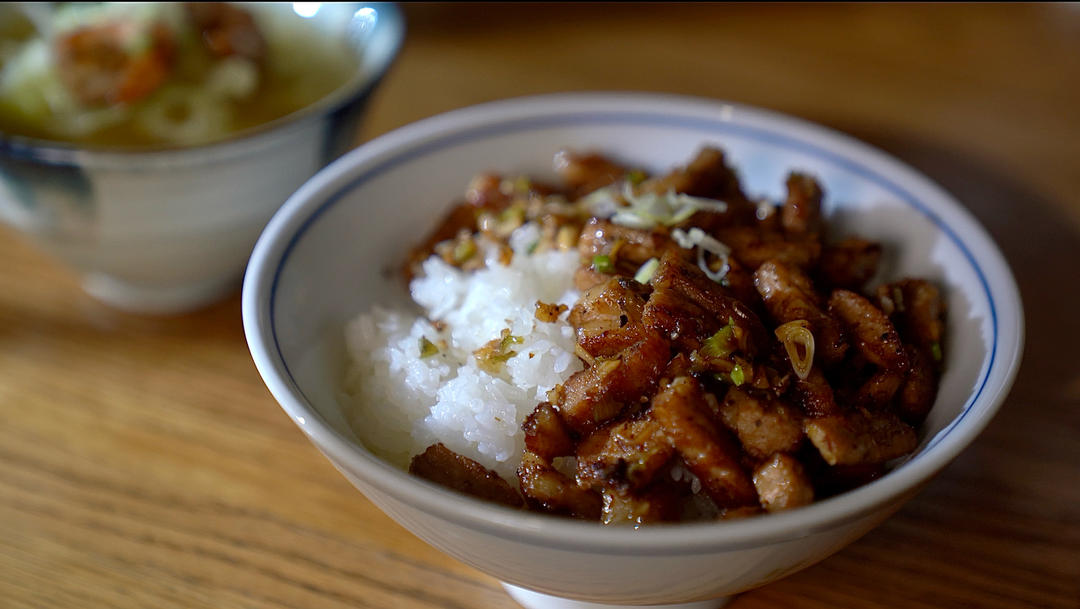 日式简餐｜盐葱松阪肉盖饭+虾仁卷心菜味噌汤