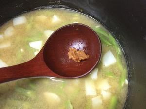 《昨日的美食》之四季豆马铃薯味噌汤的做法 步骤6