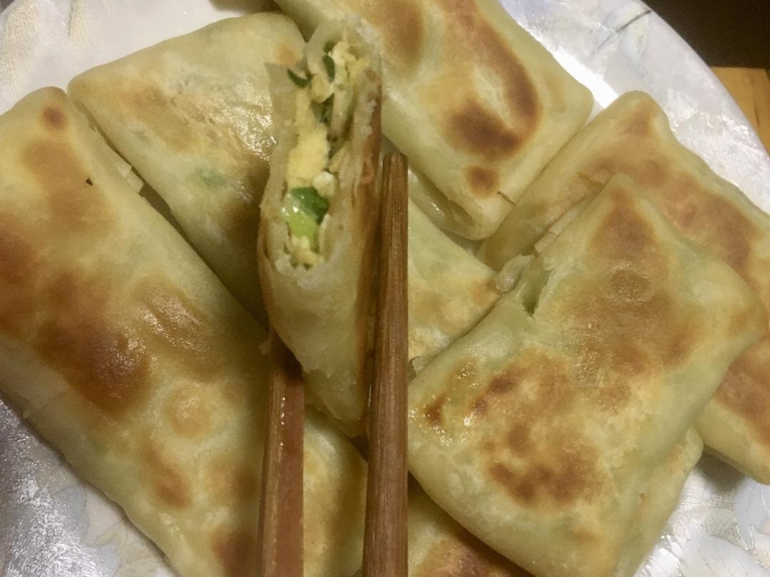 馄饨皮韭菜盒子-这个做法省钱还美味！