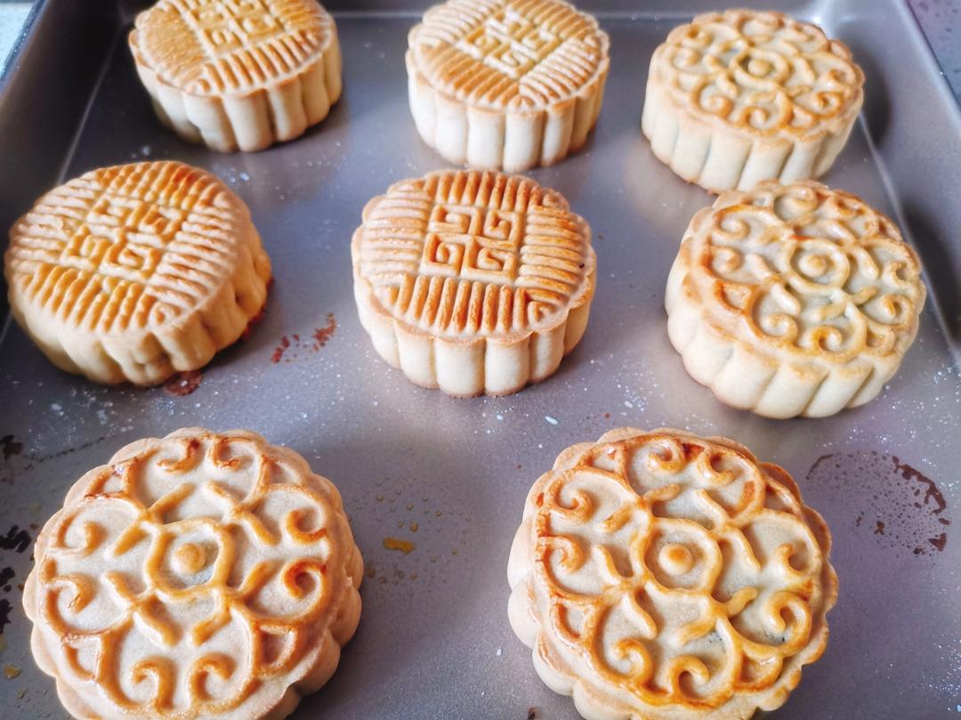 广式月饼—蛋黄莲蓉月饼