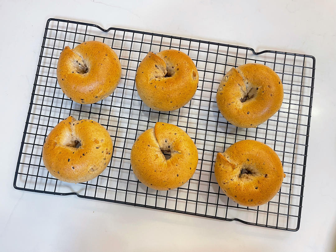 黑芝麻全麦贝果