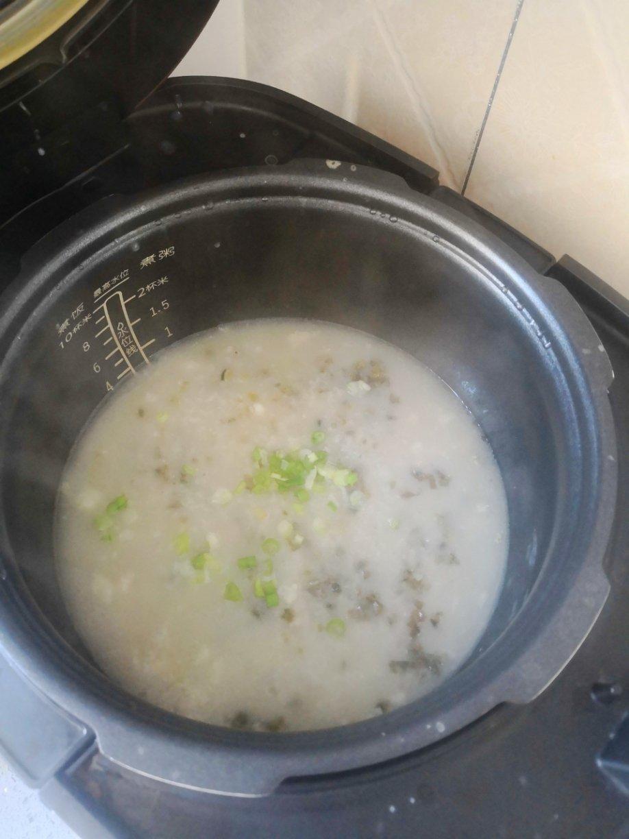 电饭煲版皮蛋瘦肉粥