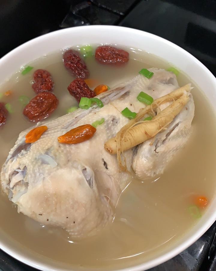 韩国鲜人参鸡汤