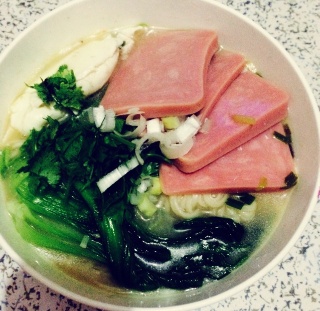 午餐肉鸡蛋面