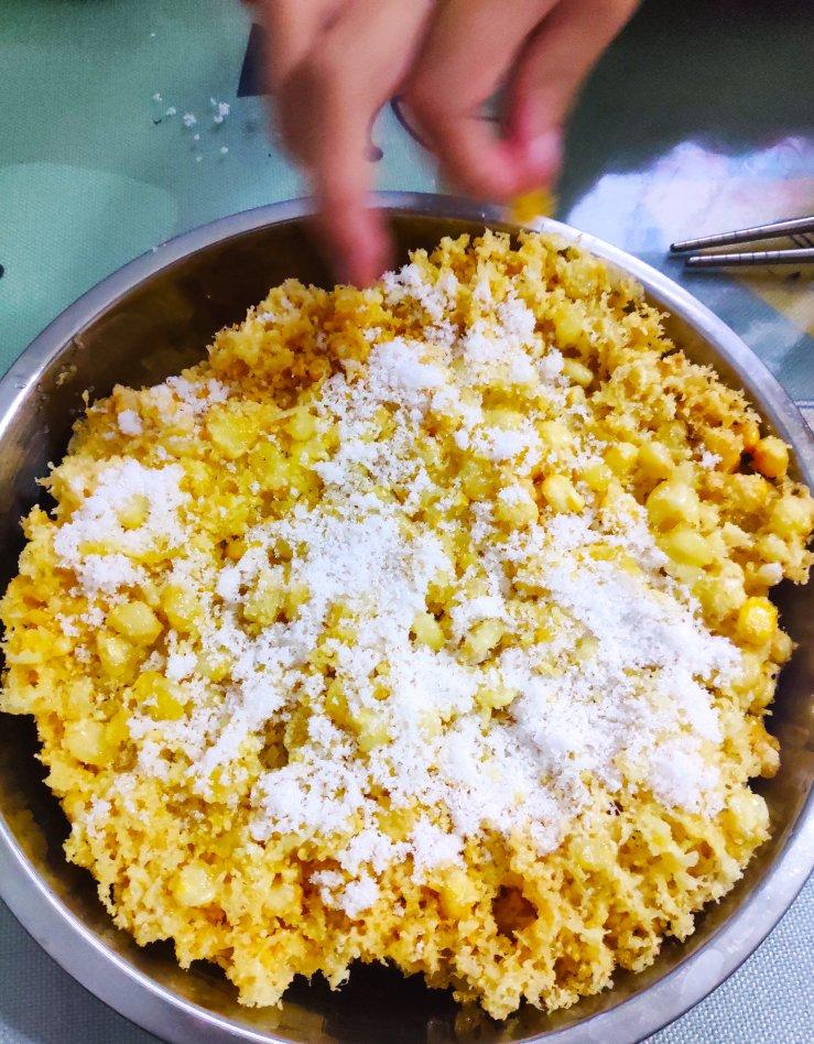 厨师长教你：“蜂窝玉米”的家常做法，虽然是家常但宽油少不了