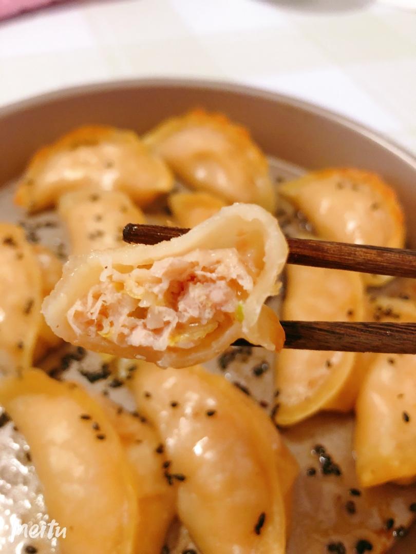 速冻水饺吃腻了吗~变锅贴吧(๑´ڡ`๑)