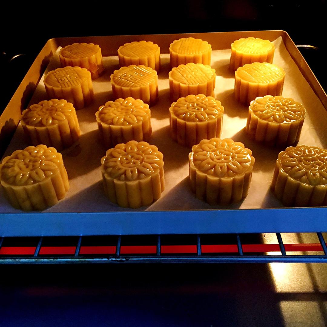 广式月饼——蛋黄莲蓉月饼