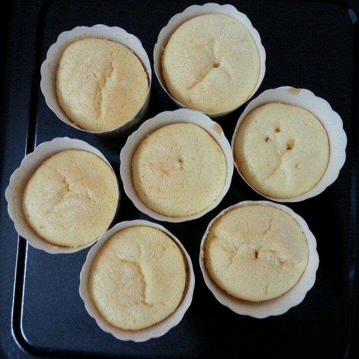 消耗淡奶油之作——淡奶油小蛋糕