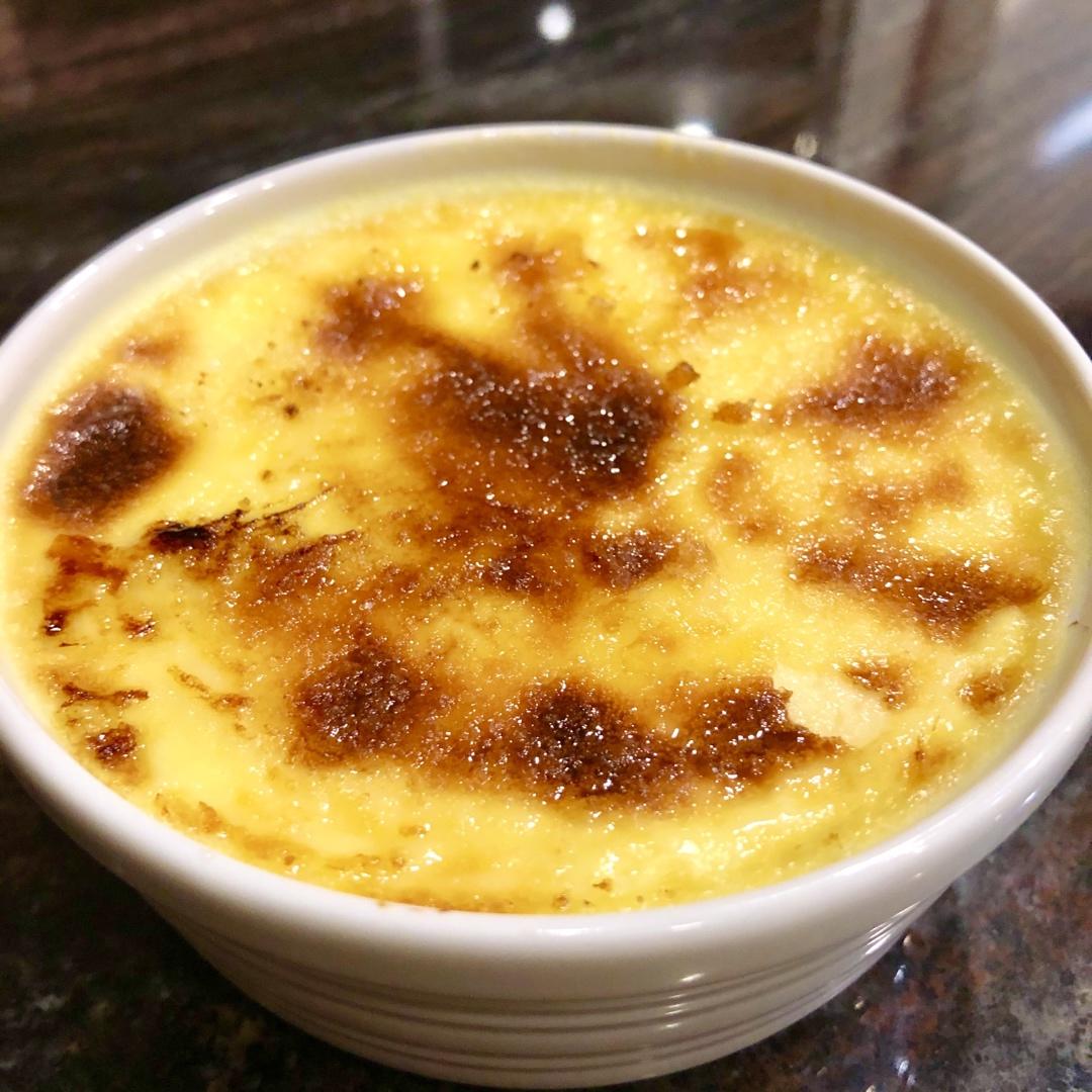 想吃更想睡做的法式焦糖布丁cremebrulee