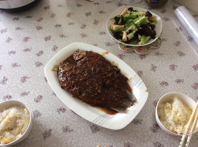 黄豆酱炆酥鲫鱼