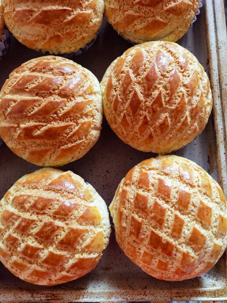 好吃到炸裂的港式菠萝包（附带制作酥皮的小视频）