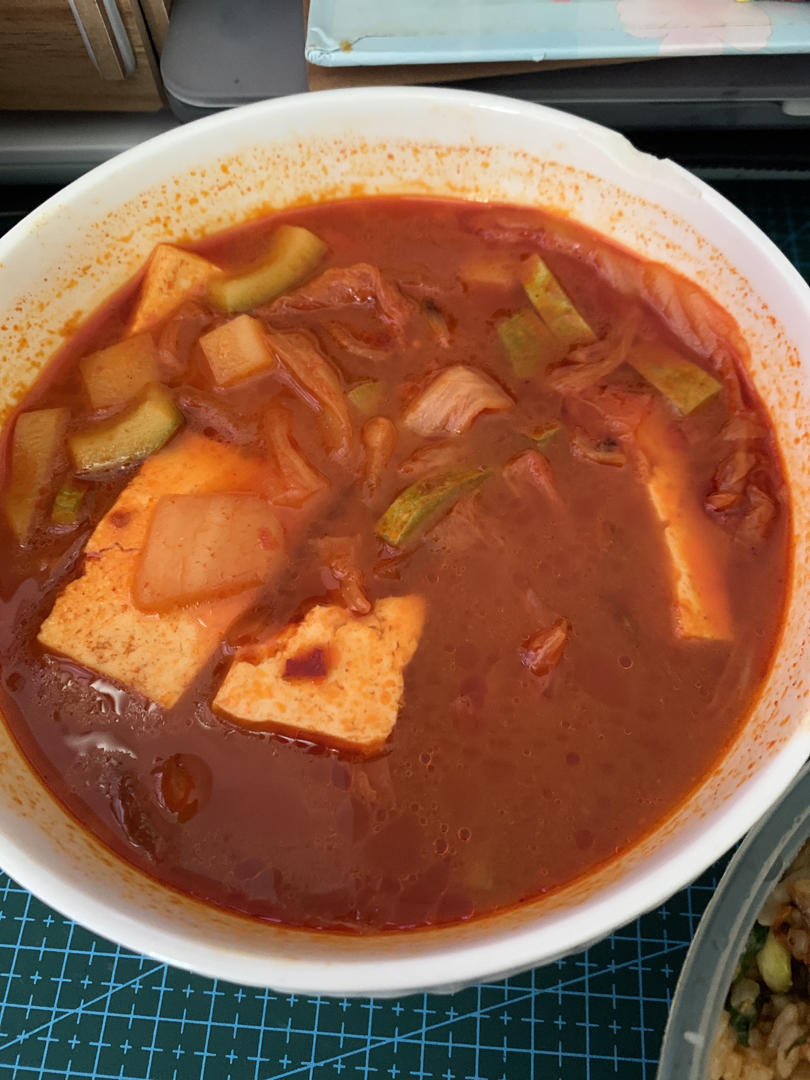 韩式泡菜豆腐锅/辣白菜豆腐汤