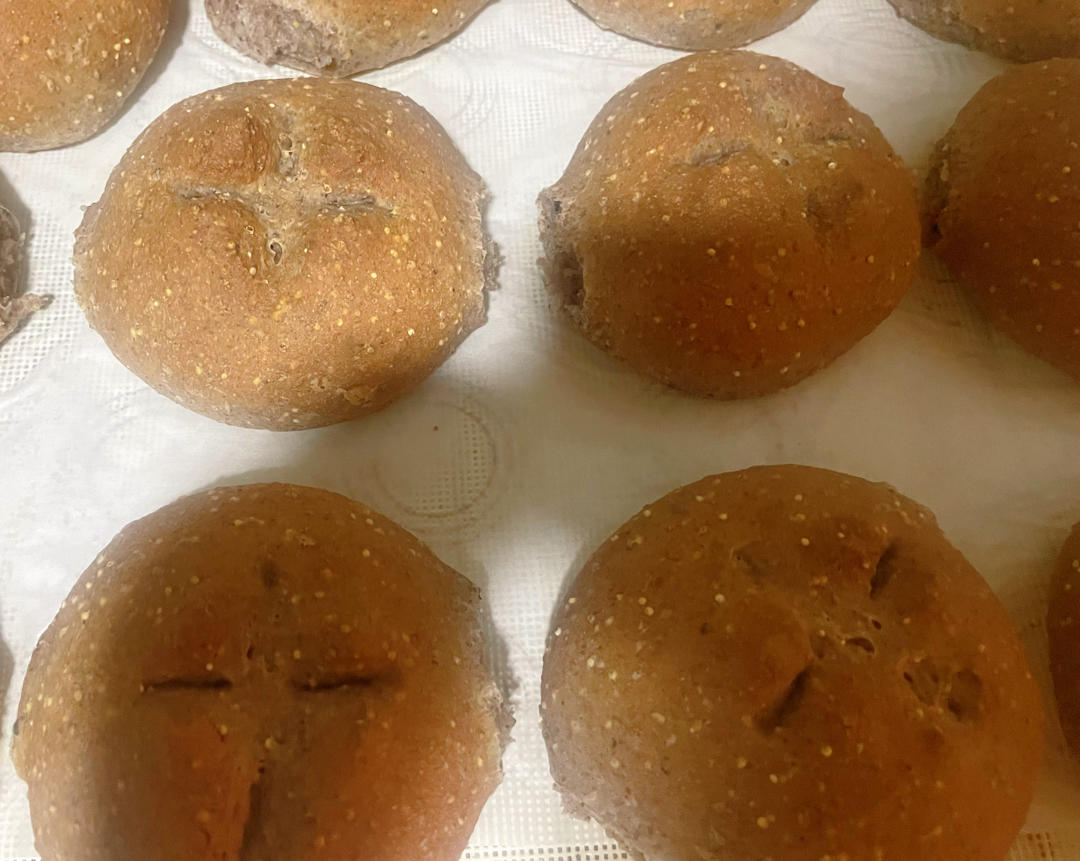 五谷杂粮软欧包（无蛋少油）
波兰种+中种面团
费时不费力