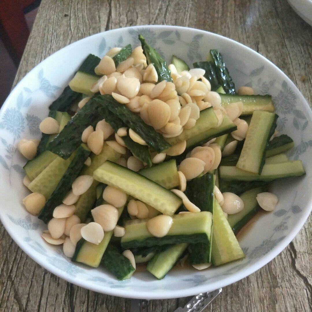 只是女人kizh做的黄瓜拌杏仁