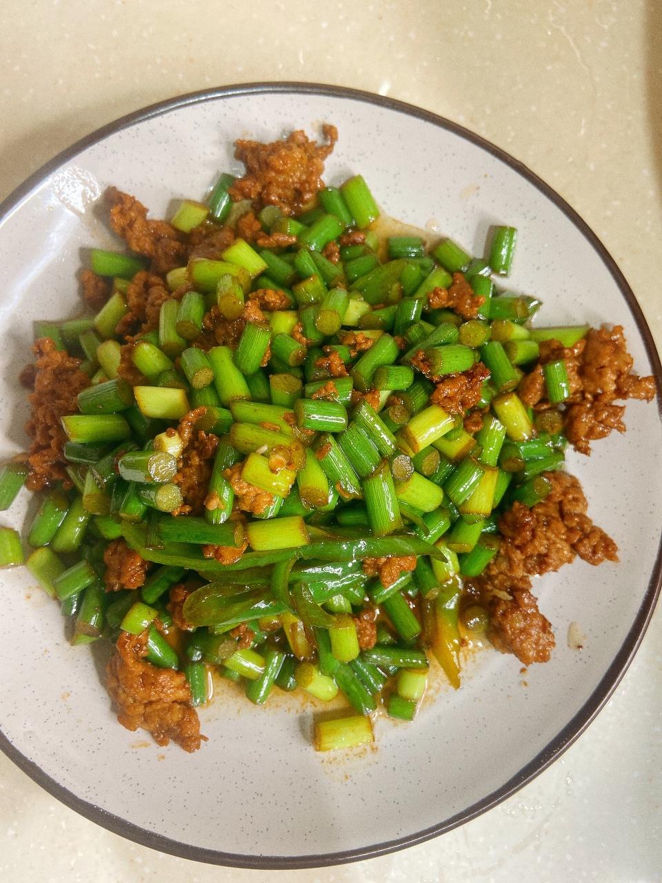 肉末炒蒜苔的做法