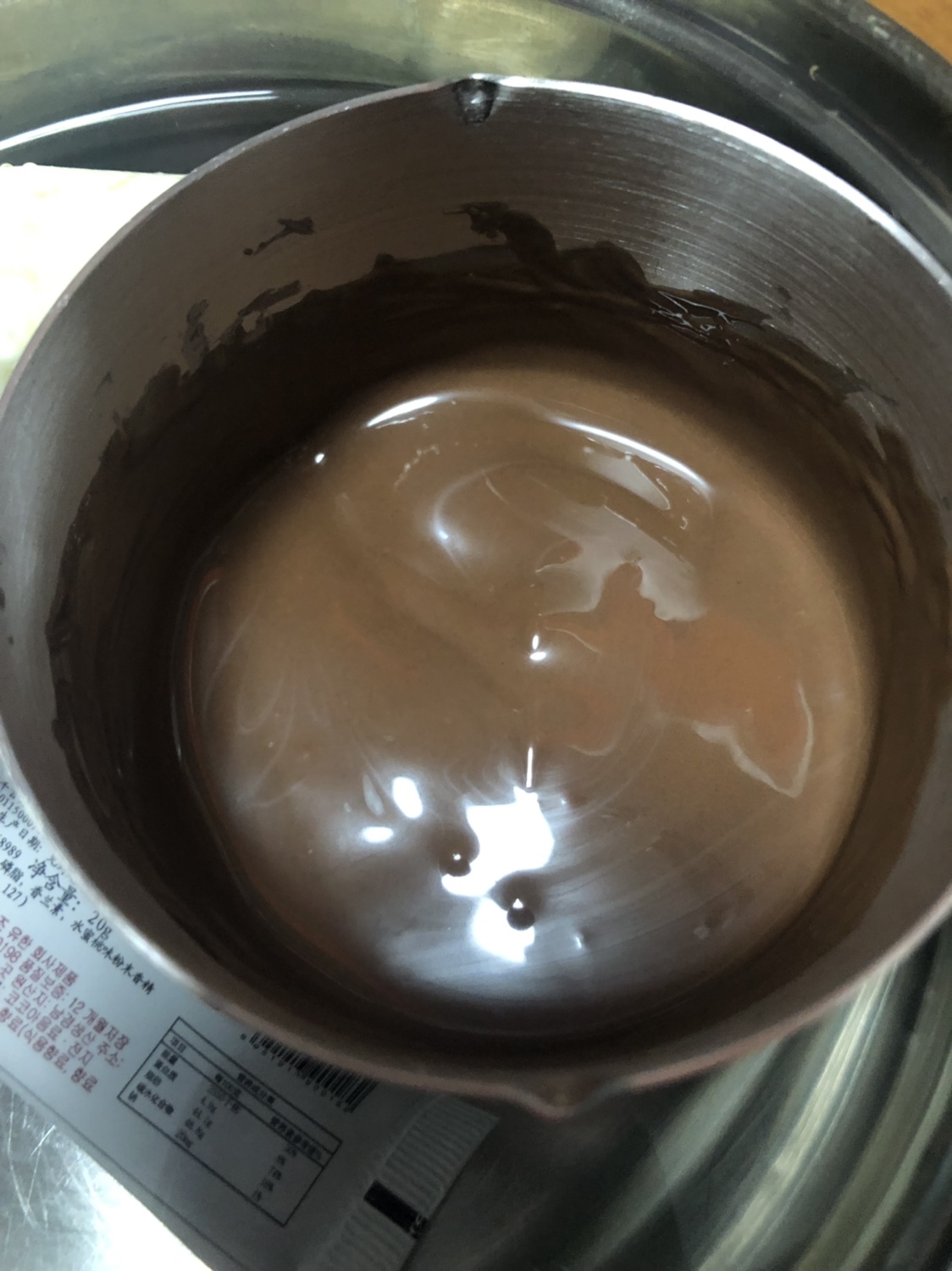 融化巧克力做甜甜圈的做法 步骤4