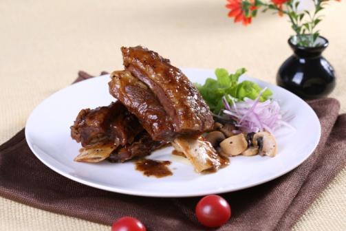 林志鹏自动烹饪锅烹制黑椒牛肋排-捷赛私房菜的做法