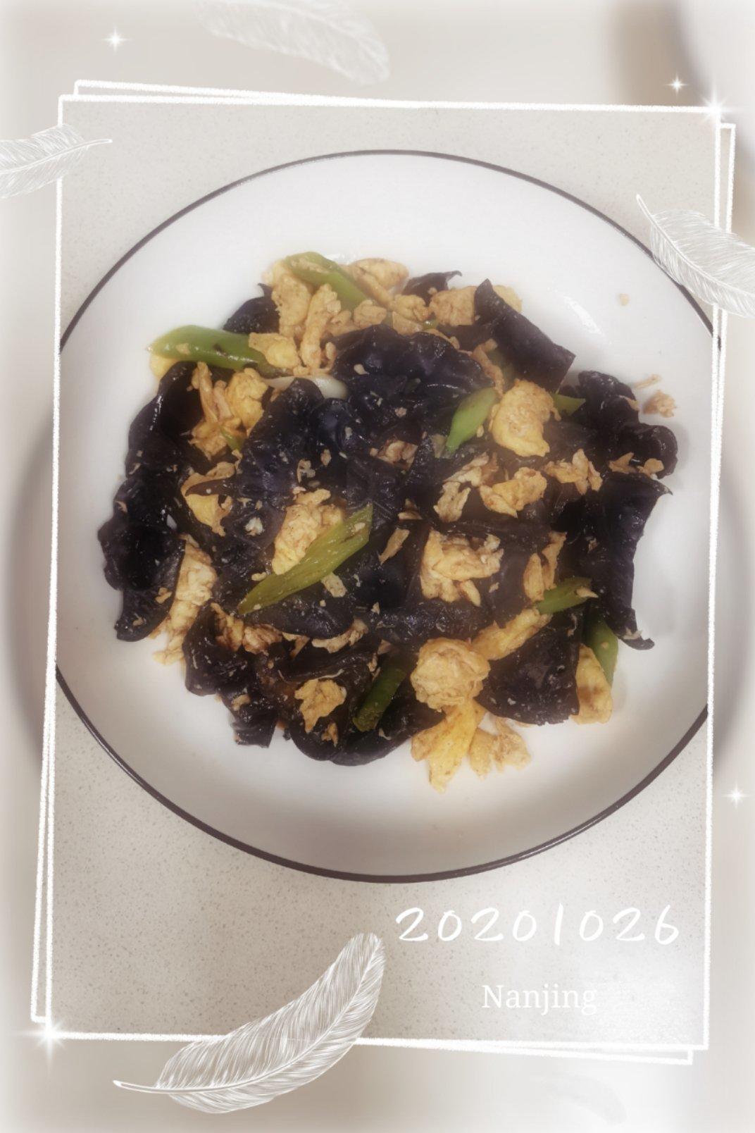 家常快手青椒木耳炒鸡蛋