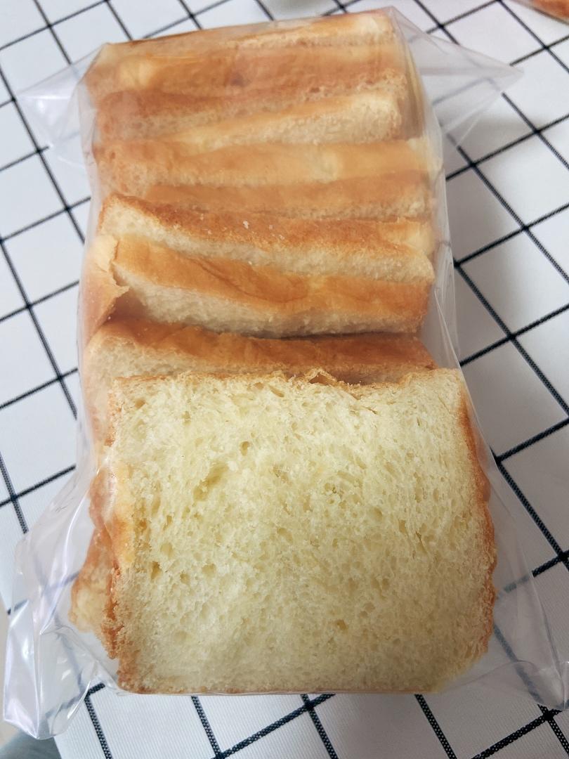 吐司方包，女儿说和来自台湾的爸爸糖一样好看好吃。零失败（是指我个人制作没有失败过）。