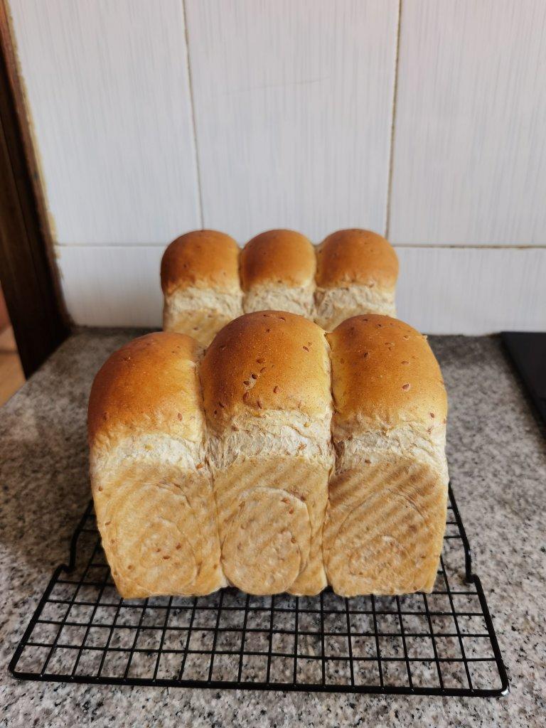 【新手必学】一夜熟成的亚麻籽吐司