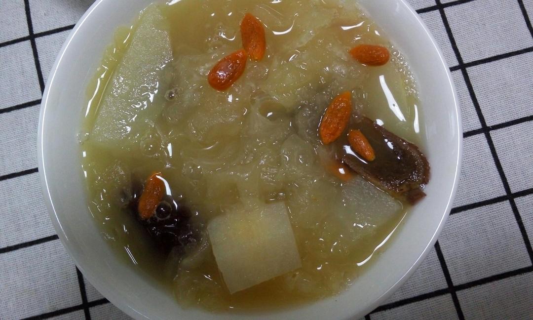 冰糖银耳梨汤
