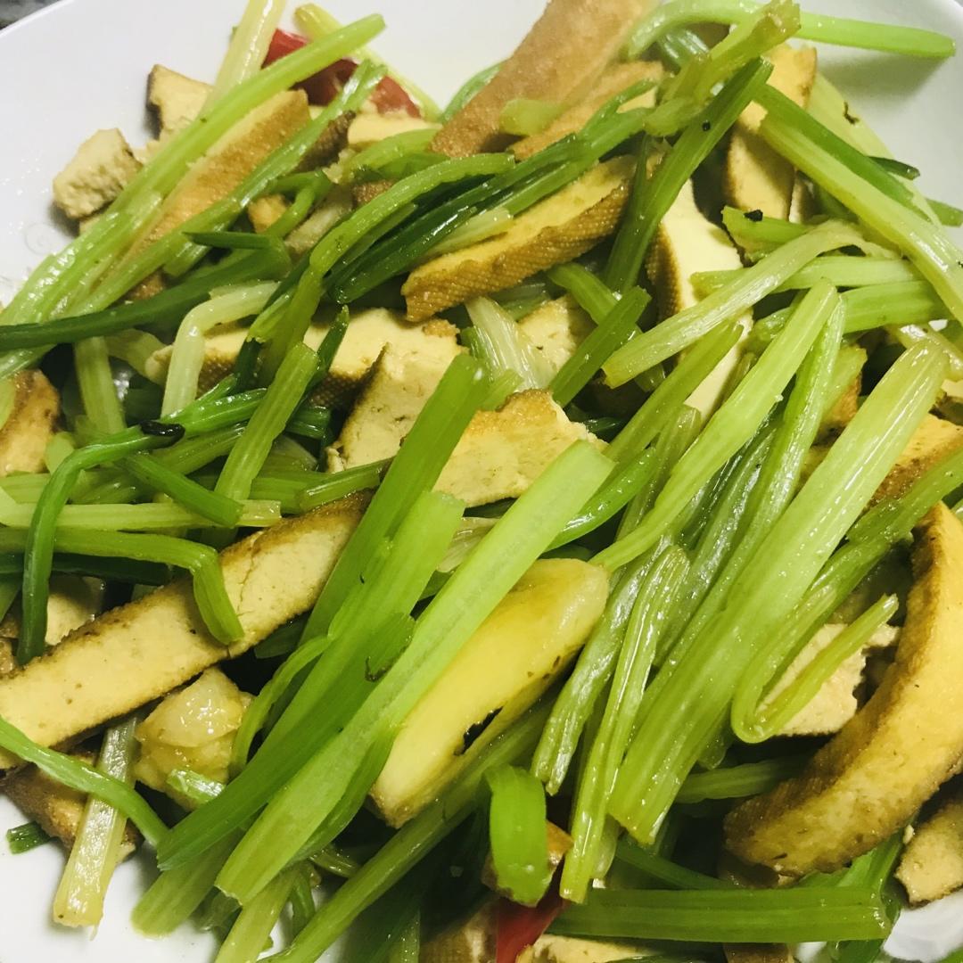 超下饭的芹菜香干