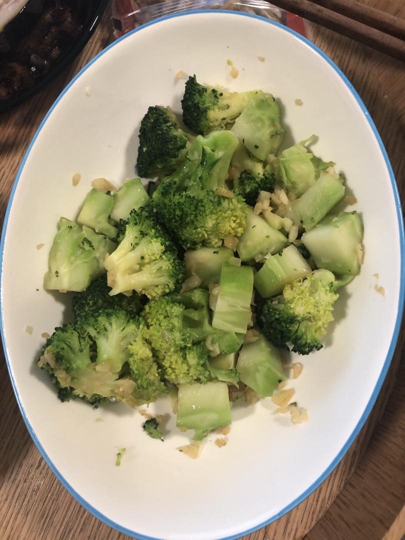 清清淡淡的家常小炒——蒜蓉西兰花