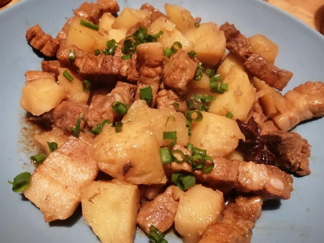 红烧肉炖土豆