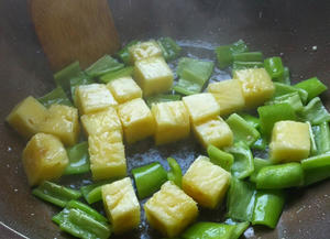 看了这道菜，注意你的口水哟~菠萝咕噜豆腐·圆满素食的做法 步骤8
