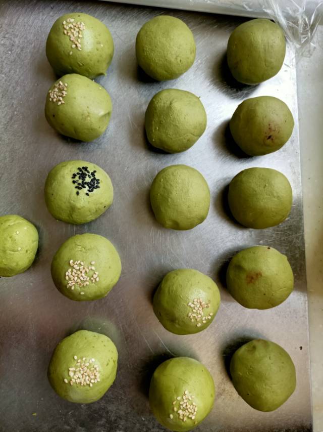 清明必吃的艾草青团