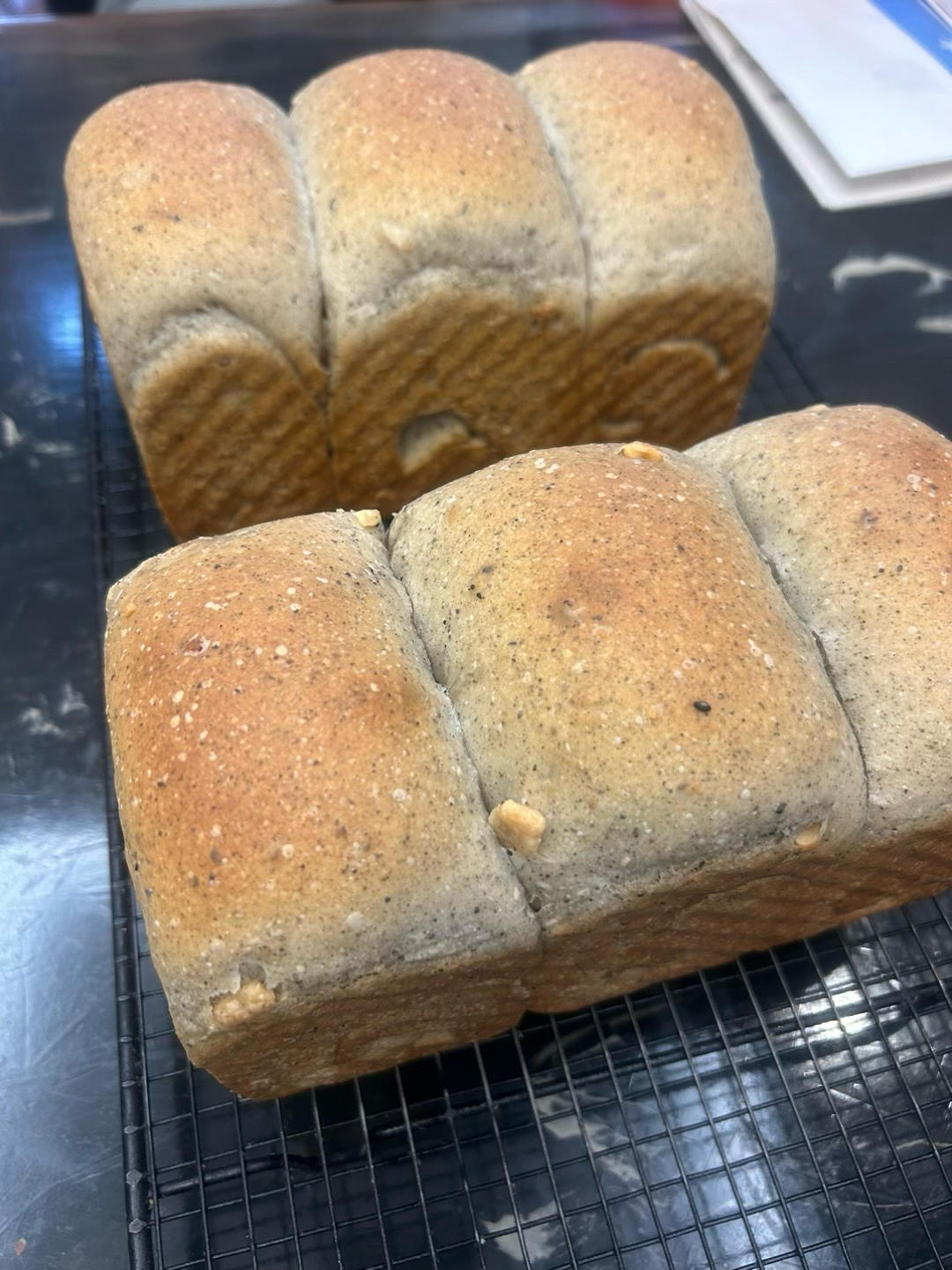 养生黑芝麻核桃吐司