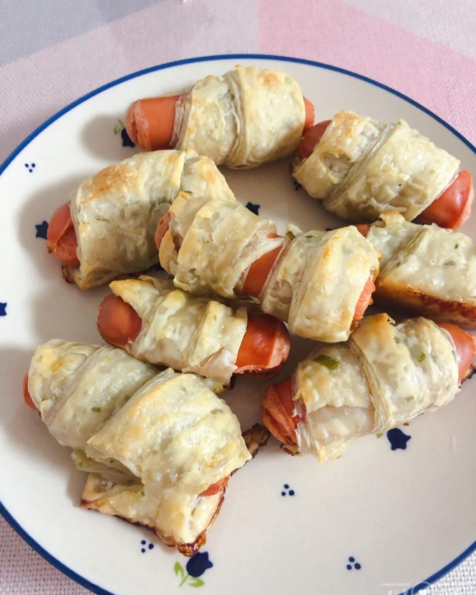 手抓饼皮版的可颂香肠卷