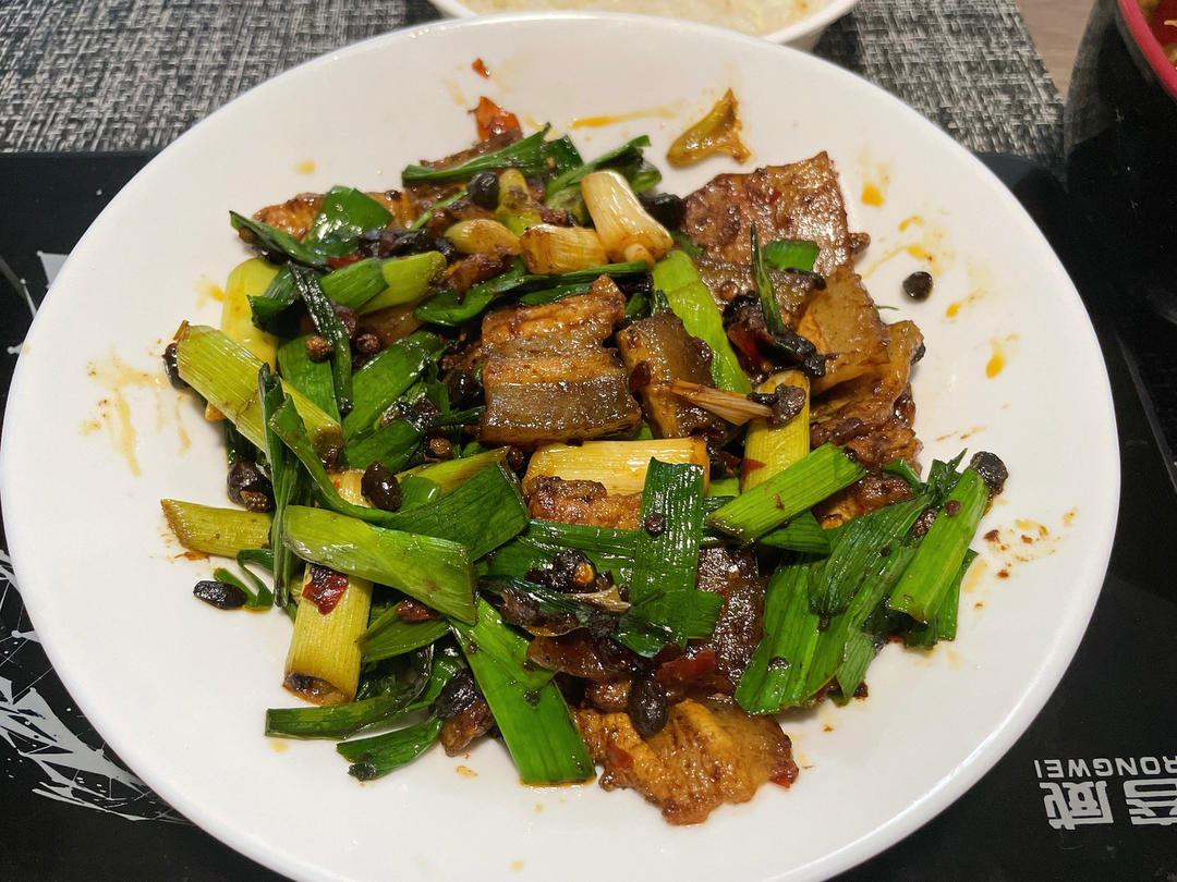 老丁的私房菜-蒜苗回锅肉