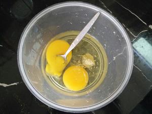 灯笼椒炒蛋的做法 步骤3