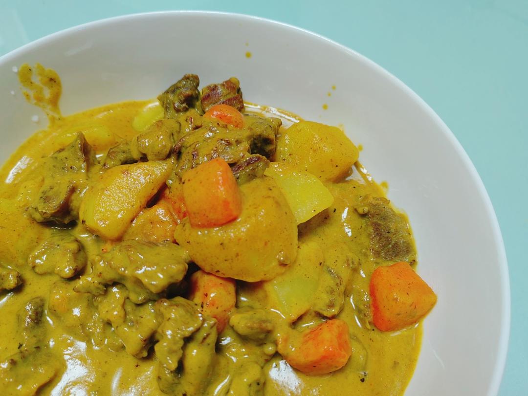 黄咖喱牛腩的做法