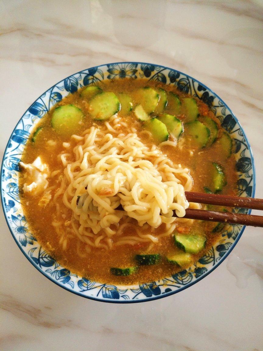 满足食欲的深夜秘密 森系浓香泡面