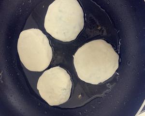 平底锅——茴香鸡蛋虾皮馅儿饼的做法 步骤4