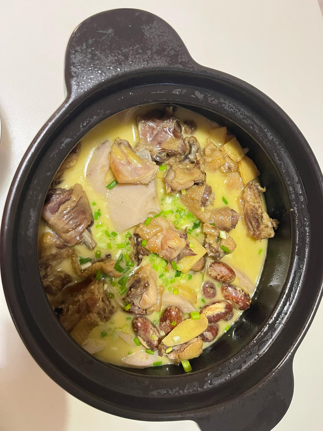 简单易做的风干鸡炖藕