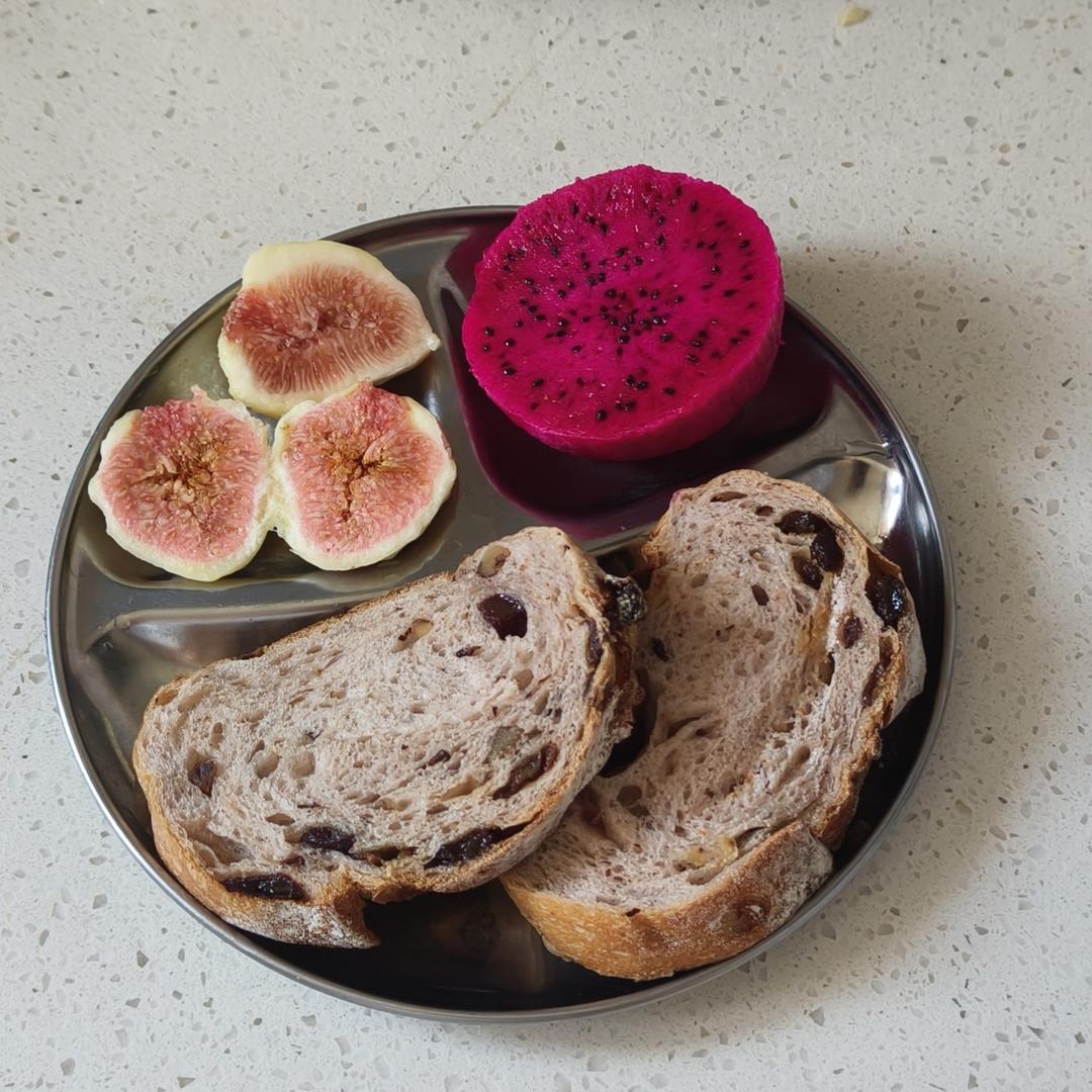 两个人一起炫饭啦！