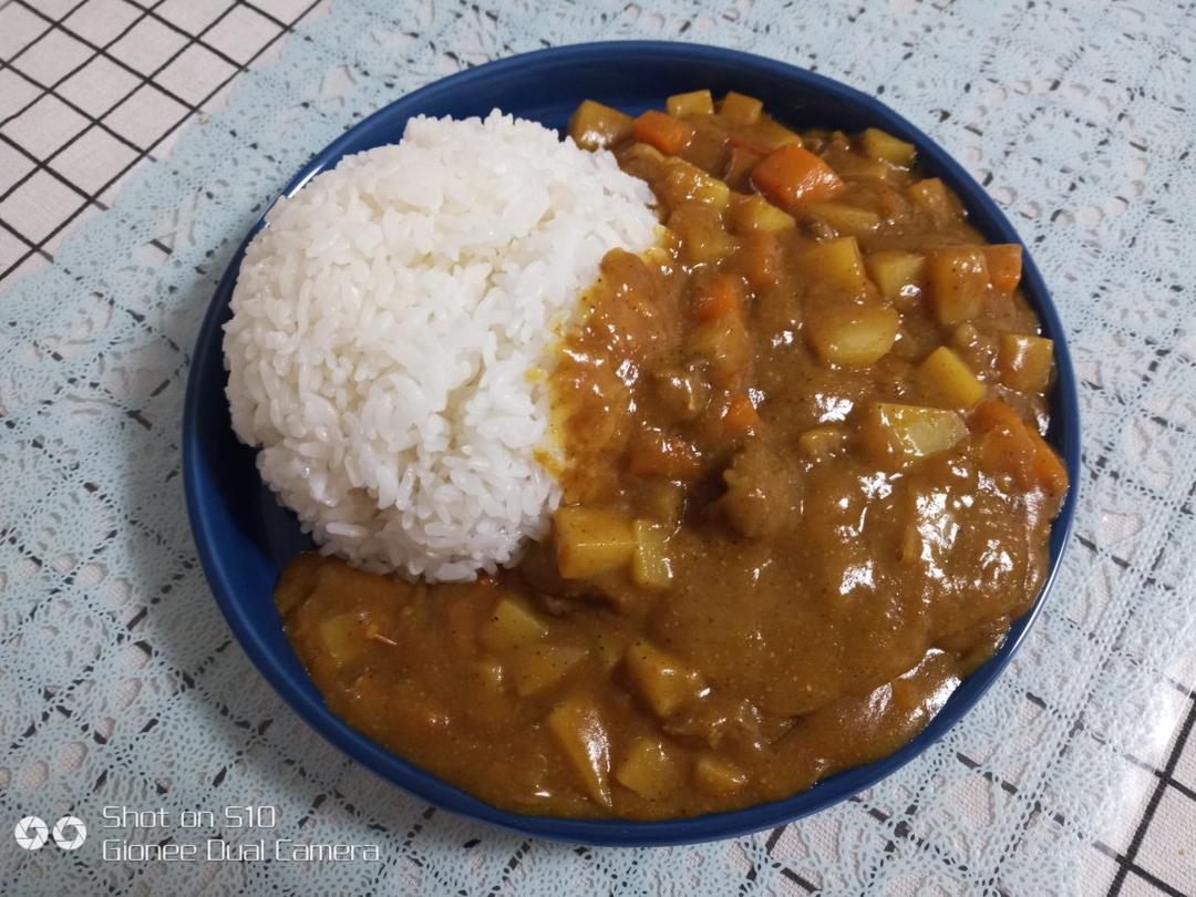 牛腩咖喱饭