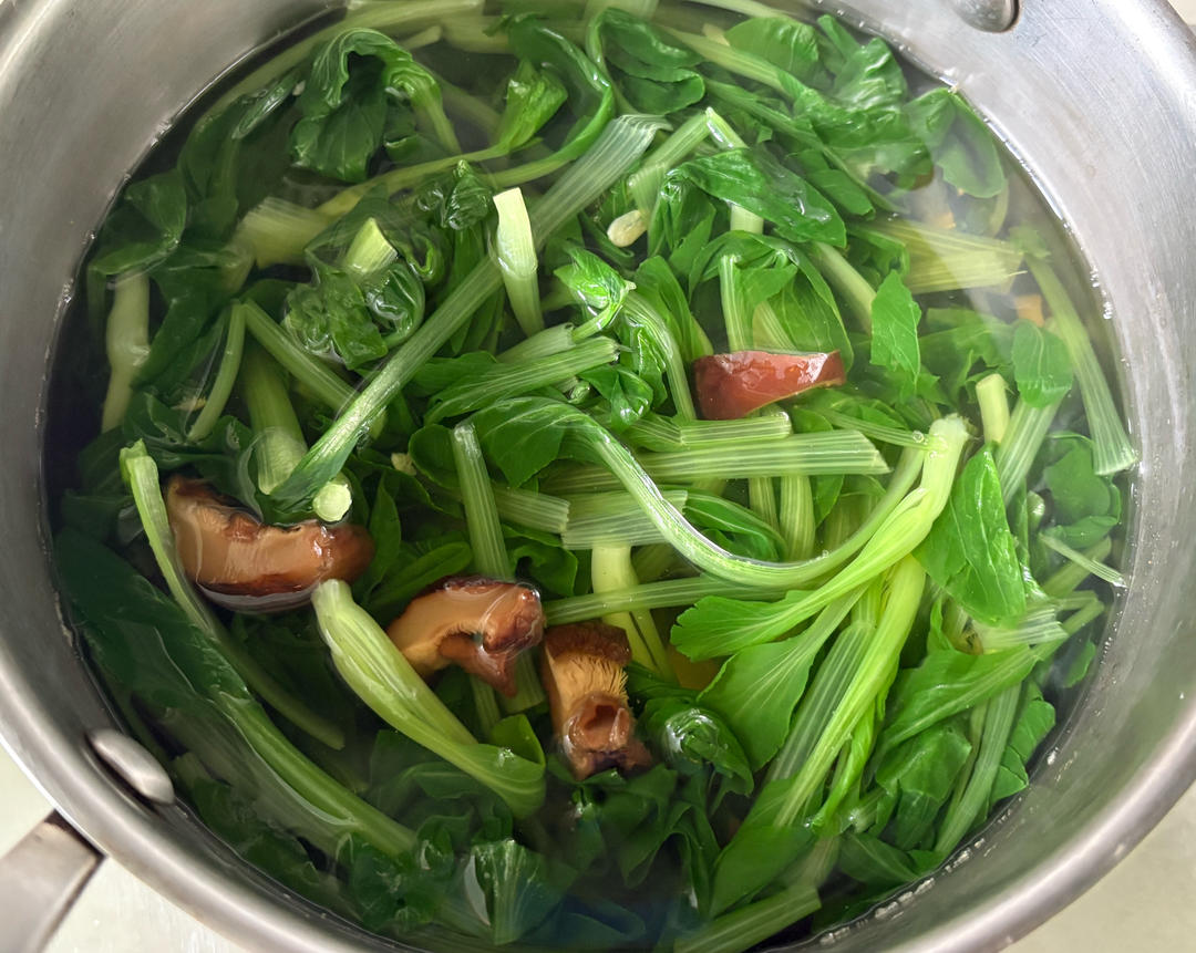 香菇鸡毛菜鸡汤