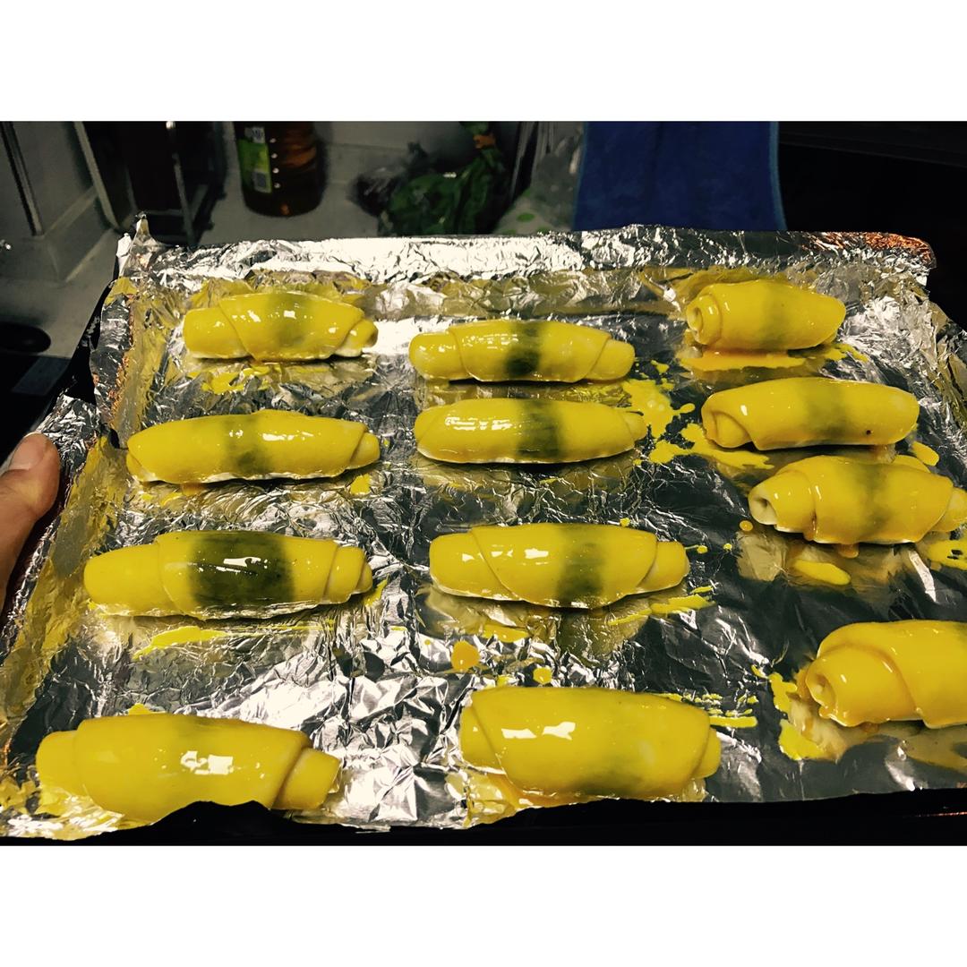 新年第一烤：黄油面包卷儿