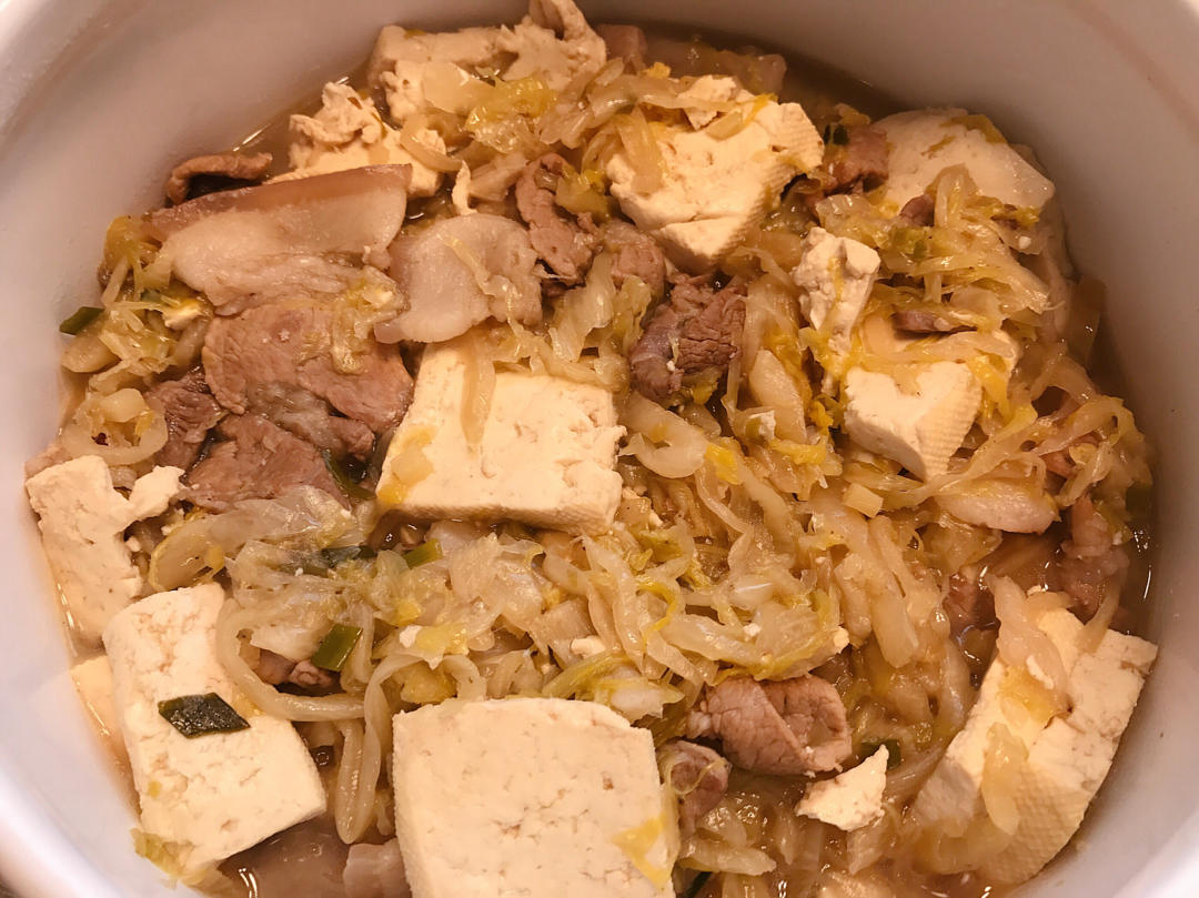 酸菜炖五花肉