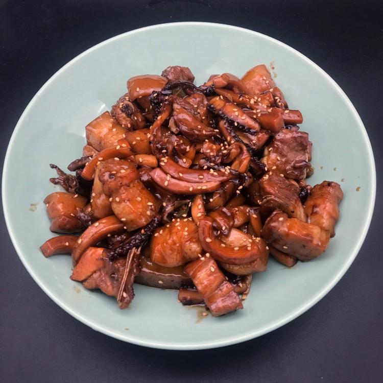 墨鱼干烧肉