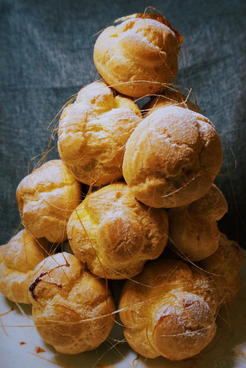 海獭君爱吃甜食做的圣诞雪景焦糖泡芙塔