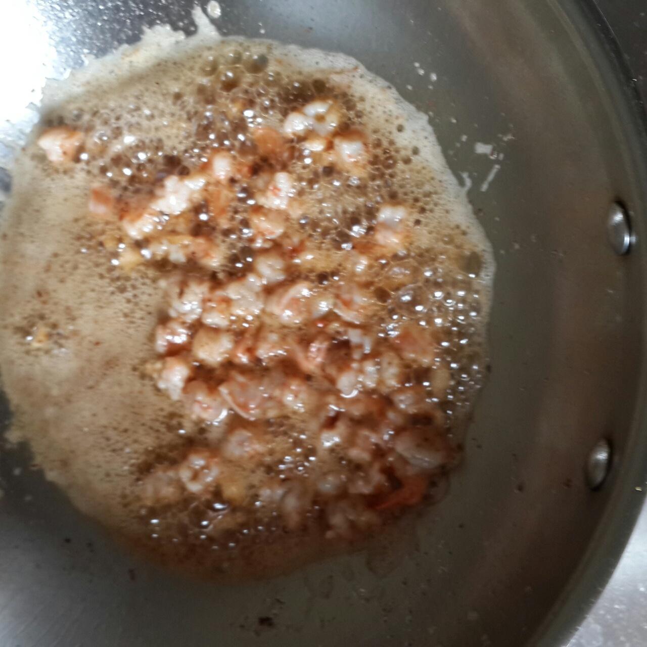 发面超快的茄子肉虾仁水煎包的做法 步骤5